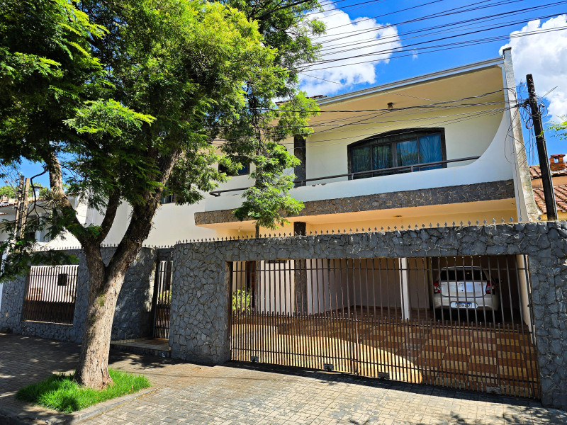 Sobrado à venda com 4 quartos (1 suíte) - Jardim Los Angeles