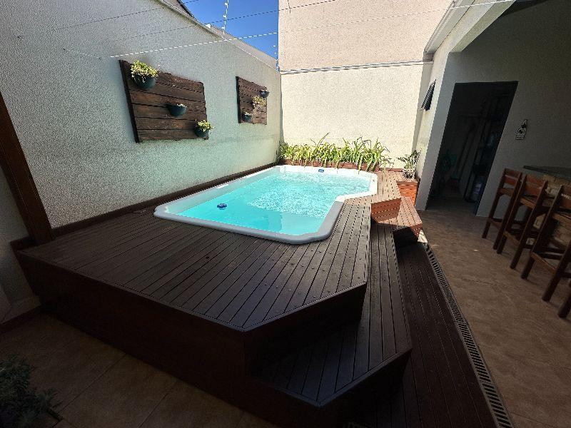 Residência com Piscina no Condomínio Residencial Belli e Mello Quatro